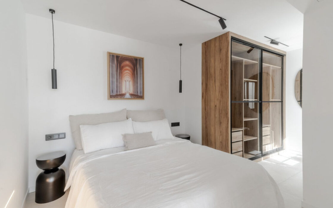 Дизайнерські апартаменти в Новій Андалусії з терасою 137 кв.м