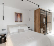 Дизайнерські апартаменти в Новій Андалусії з терасою 137 кв.м