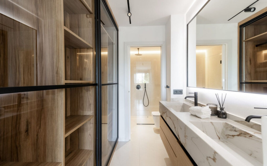 Дизайнерські апартаменти в Новій Андалусії з терасою 137 кв.м