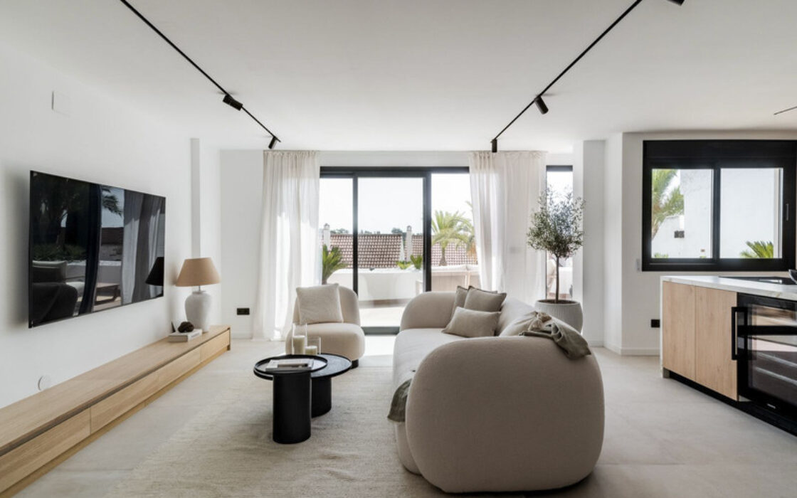 Дизайнерські апартаменти в Новій Андалусії з терасою 137 кв.м