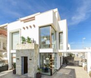 Нова вілла з басейном в Плайя Хонда 126 кв.м біля моря