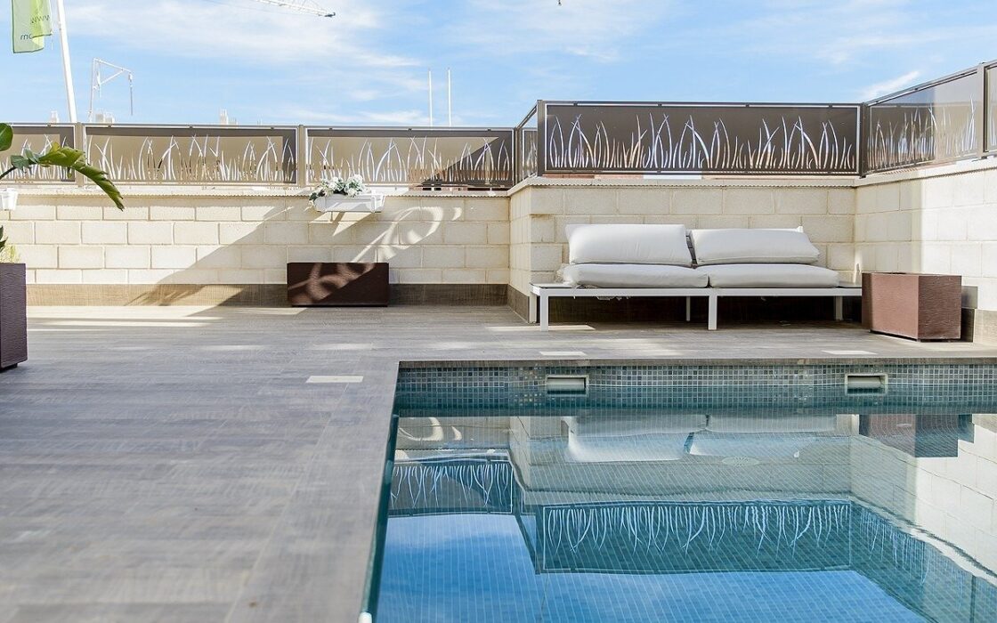 Нова вілла з басейном в Плайя Хонда 126 кв.м біля моря