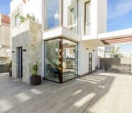 Нова вілла з басейном в Плайя Хонда 126 кв.м біля моря