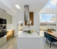 Нова вілла з басейном в Плайя Хонда 126 кв.м біля моря