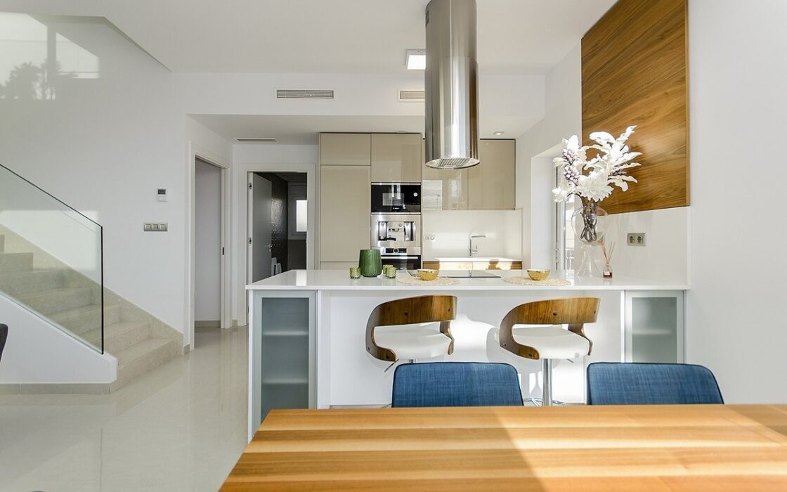 Нова вілла з басейном в Плайя Хонда 126 кв.м біля моря