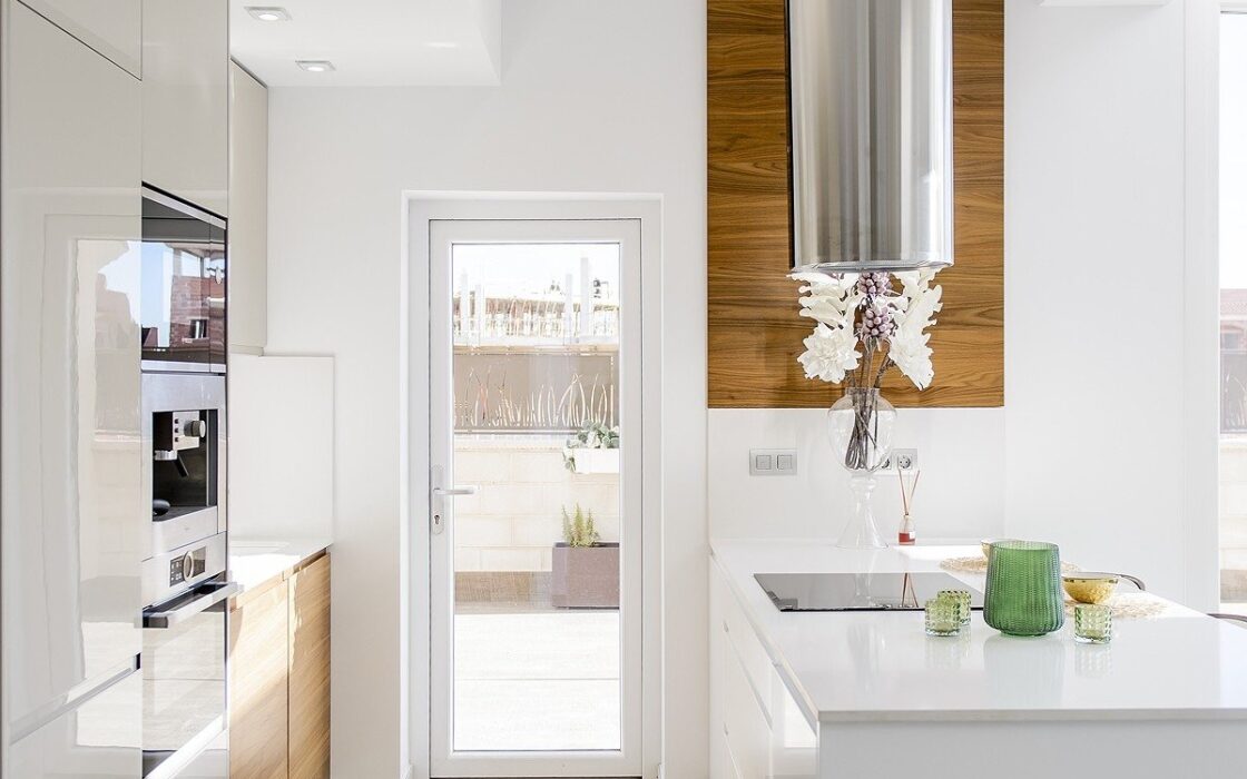 Нова вілла з басейном в Плайя Хонда 126 кв.м біля моря