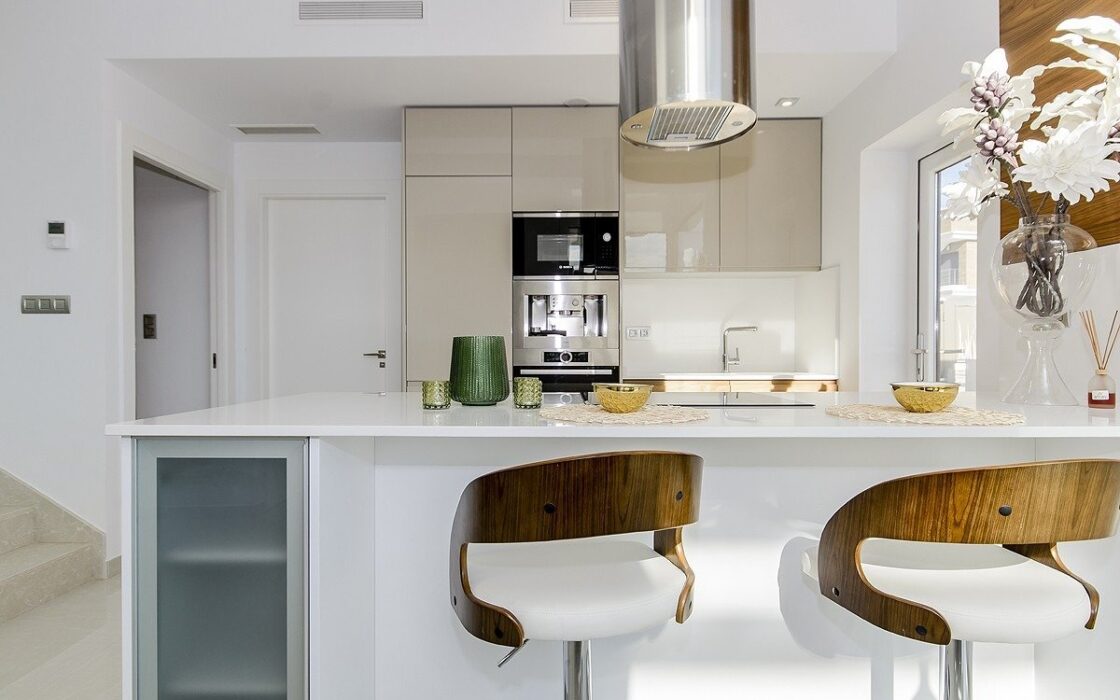 Нова вілла з басейном в Плайя Хонда 126 кв.м біля моря