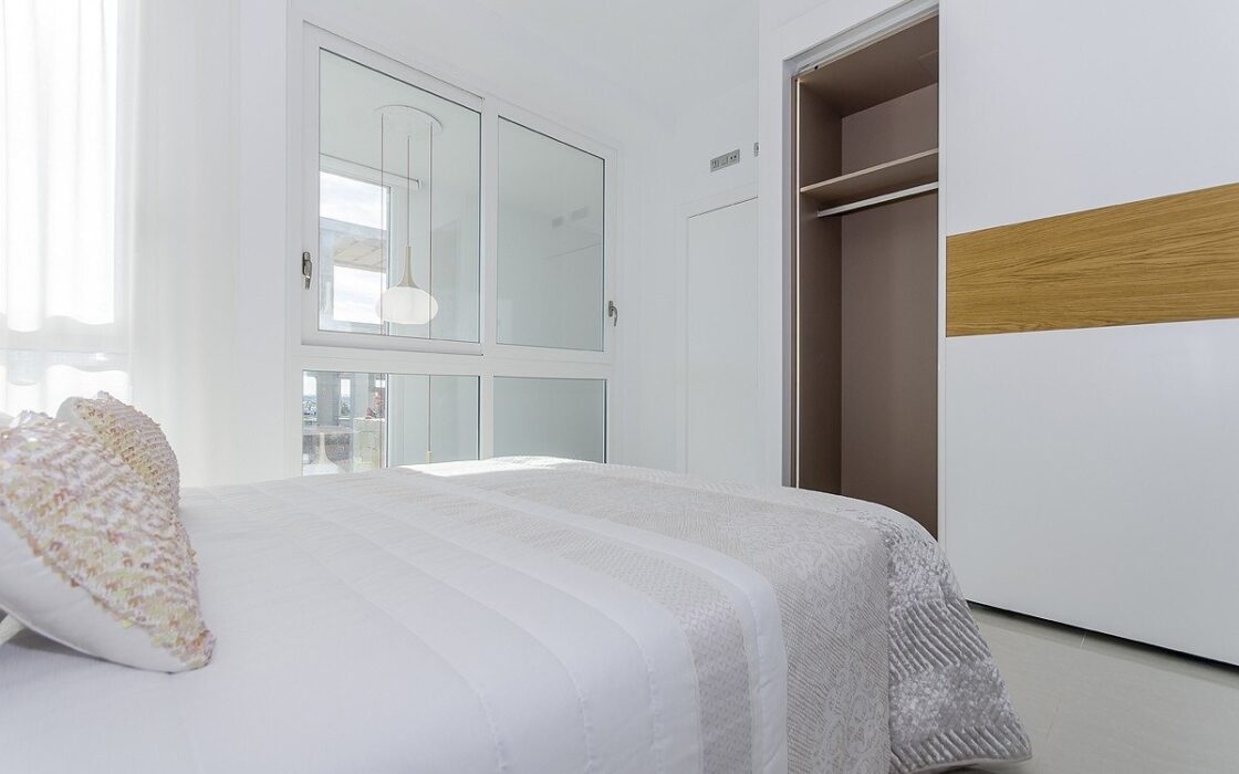 Нова вілла з басейном в Плайя Хонда 126 кв.м біля моря