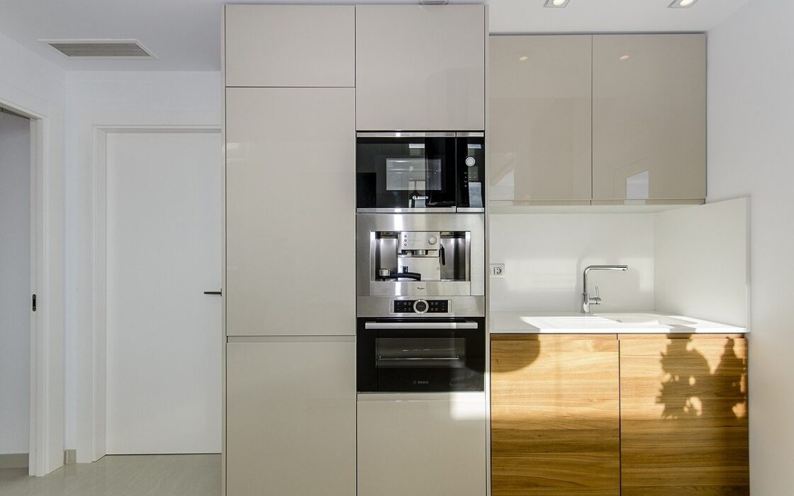 Нова вілла з басейном в Плайя Хонда 126 кв.м біля моря