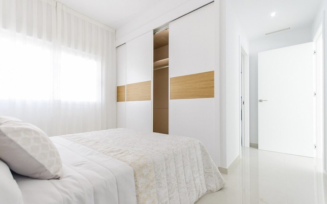 Нова вілла з басейном в Плайя Хонда 126 кв.м біля моря