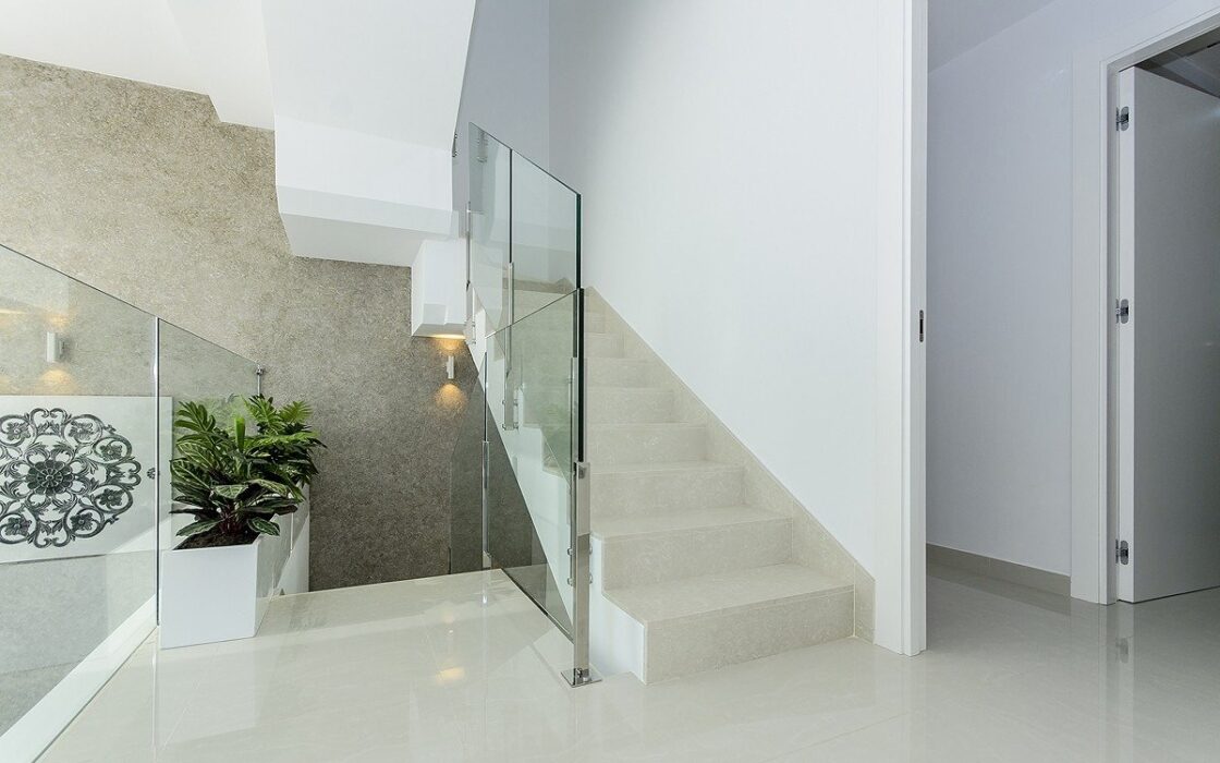 Нова вілла з басейном в Плайя Хонда 126 кв.м біля моря