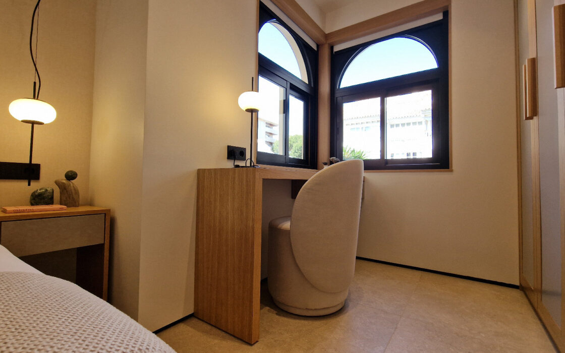 Квартира в Пуэрто-Банусі 108 кв.м з терасою біля моря