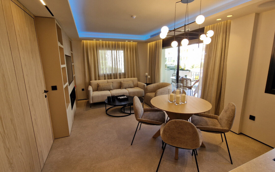 Квартира в Пуэрто-Банусі 108 кв.м з терасою біля моря