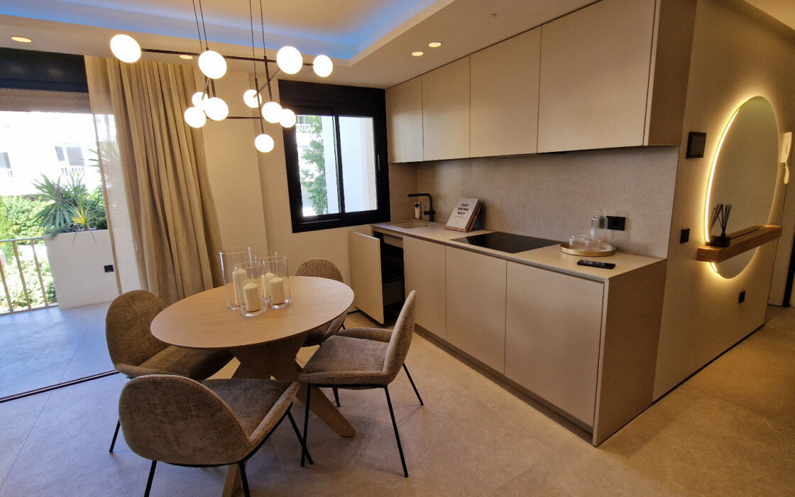 Квартира в Пуэрто-Банусі 108 кв.м з терасою біля моря