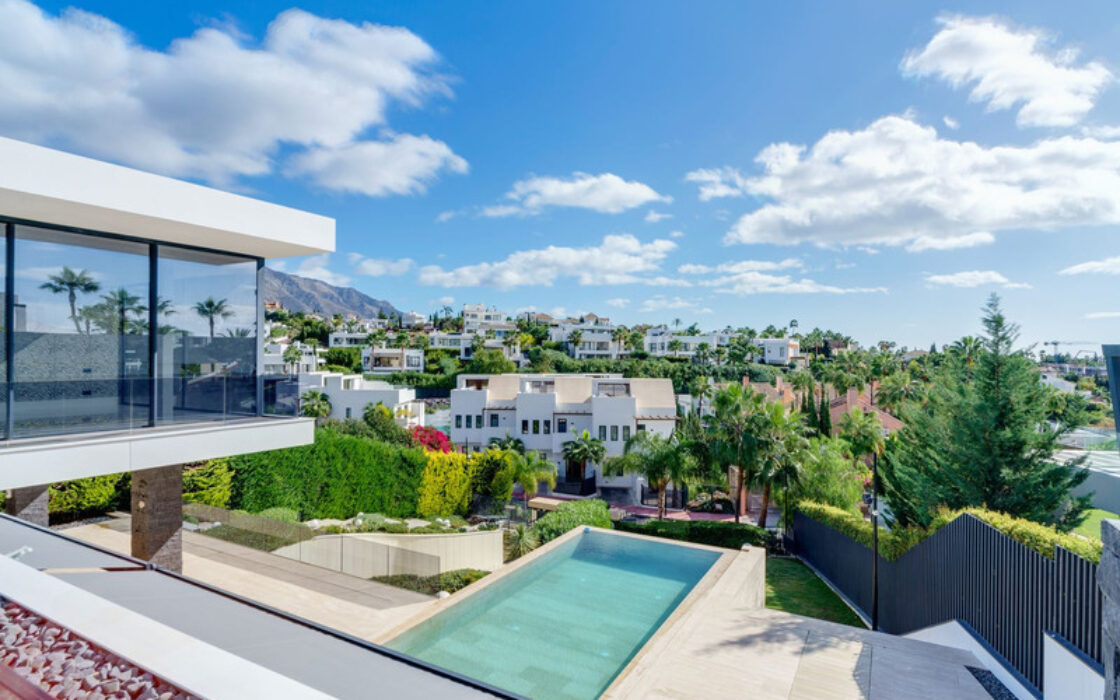 Нова вілла в Іспанії, 671 кв.м, тераса, біля моря