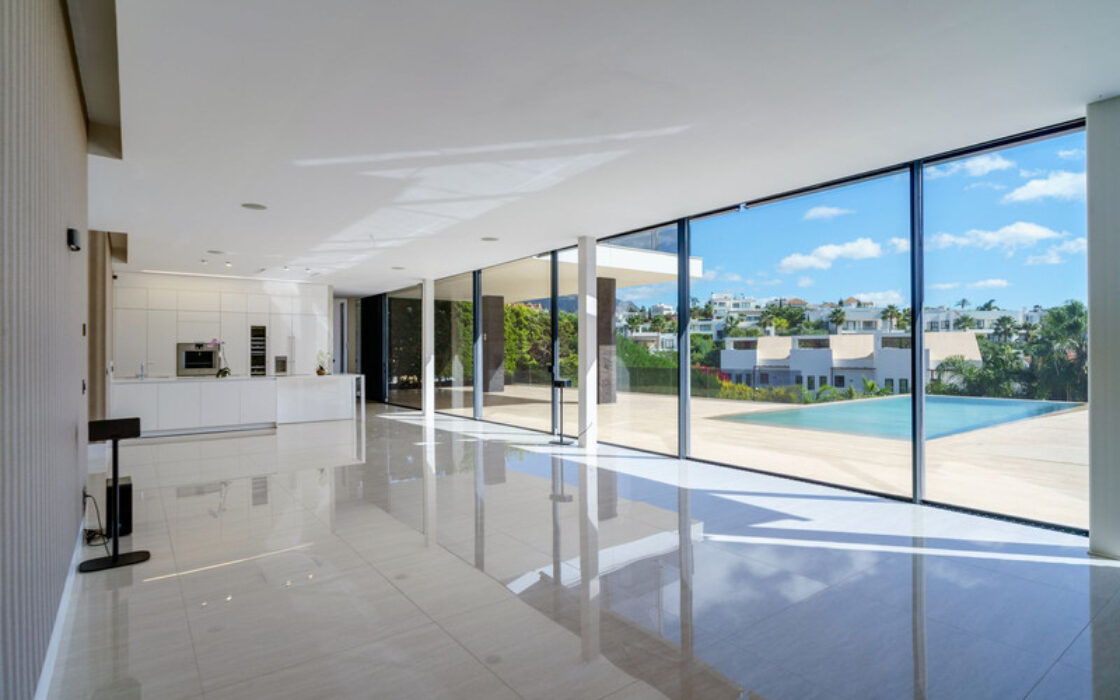 Нова вілла в Іспанії, 671 кв.м, тераса, біля моря