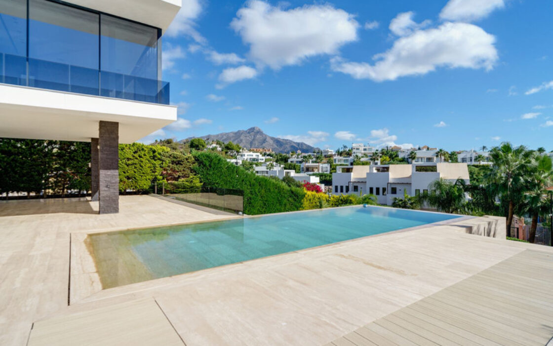 Нова вілла в Іспанії, 671 кв.м, тераса, біля моря