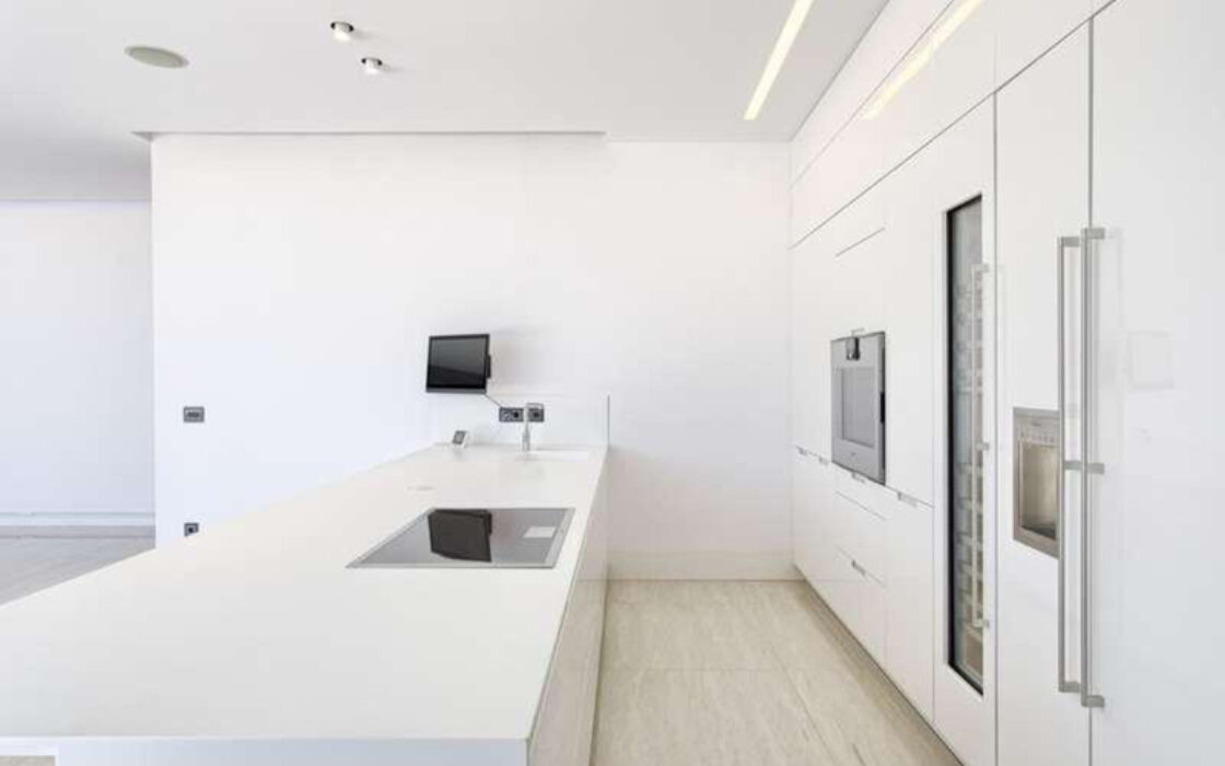 Нова вілла в Іспанії, 671 кв.м, тераса, біля моря