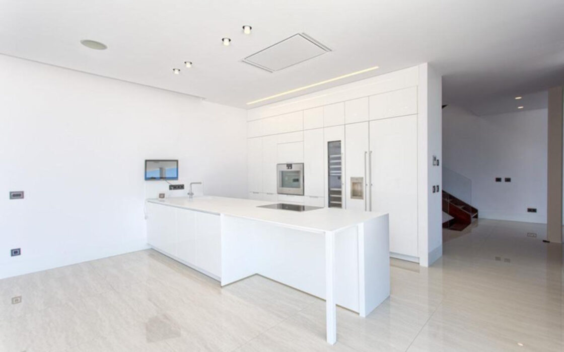 Нова вілла в Іспанії, 671 кв.м, тераса, біля моря