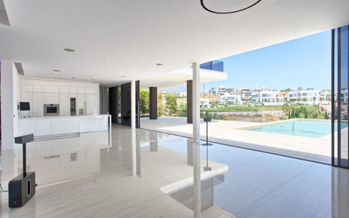 Нова вілла в Іспанії, 671 кв.м, тераса, біля моря