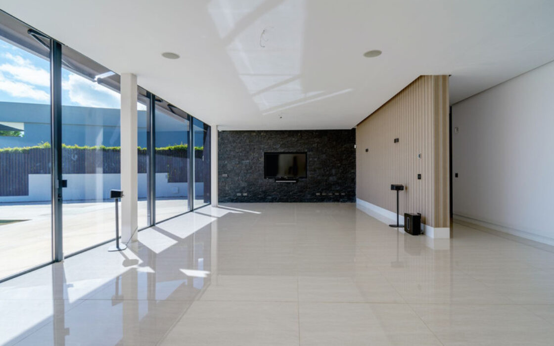 Нова вілла в Іспанії, 671 кв.м, тераса, біля моря