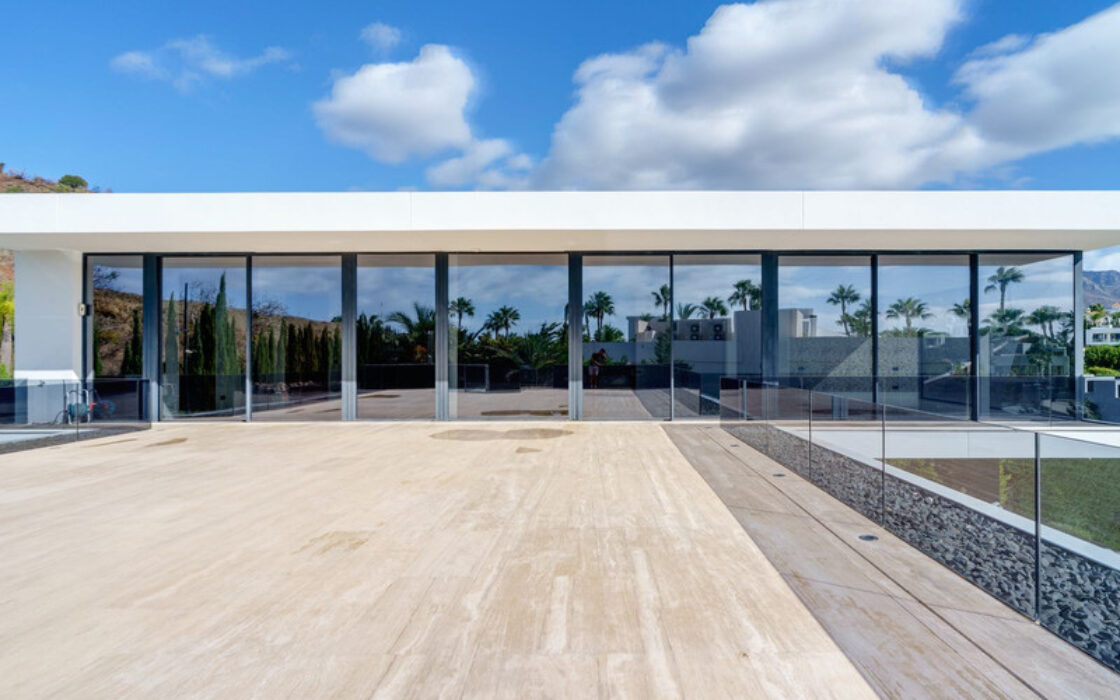 Нова вілла в Іспанії, 671 кв.м, тераса, біля моря