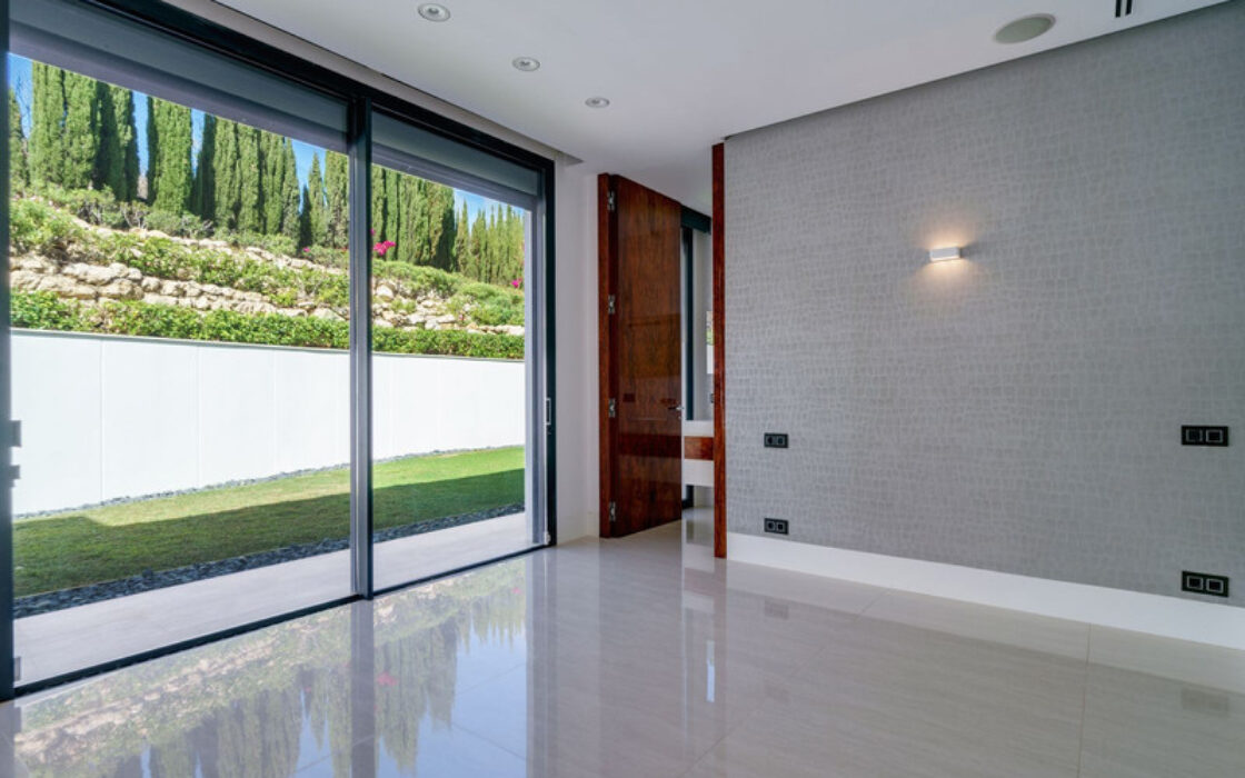 Нова вілла в Іспанії, 671 кв.м, тераса, біля моря