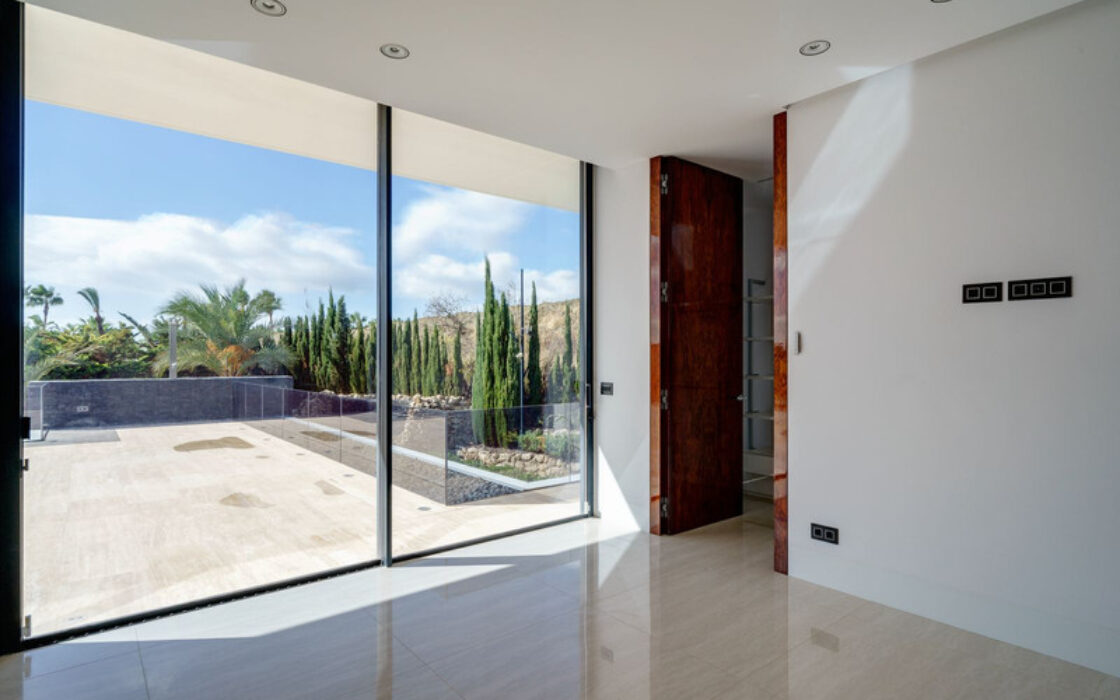 Нова вілла в Іспанії, 671 кв.м, тераса, біля моря