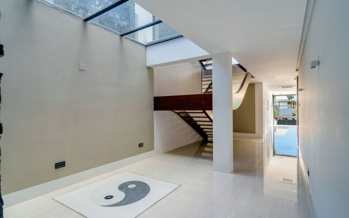 Нова вілла в Іспанії, 671 кв.м, тераса, біля моря