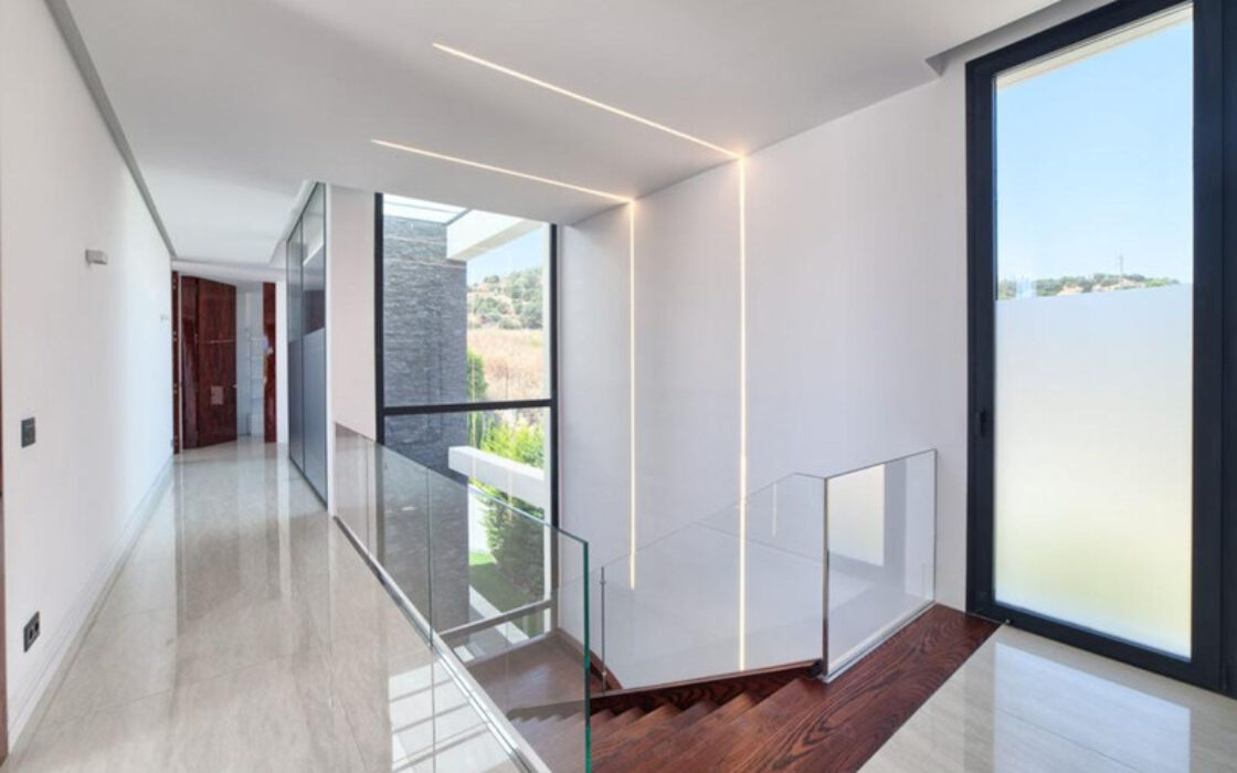 Нова вілла в Іспанії, 671 кв.м, тераса, біля моря