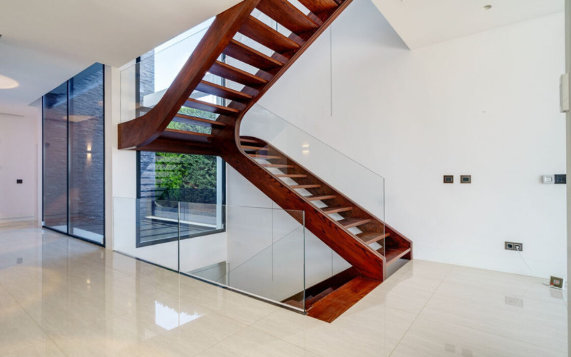 Нова вілла в Іспанії, 671 кв.м, тераса, біля моря