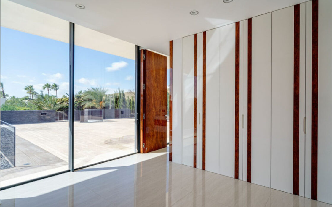 Нова вілла в Іспанії, 671 кв.м, тераса, біля моря