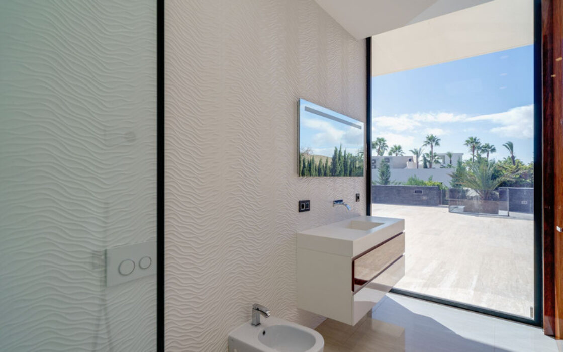 Нова вілла в Іспанії, 671 кв.м, тераса, біля моря