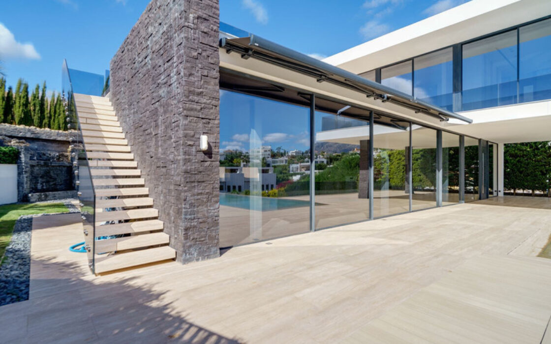 Нова вілла в Іспанії, 671 кв.м, тераса, біля моря