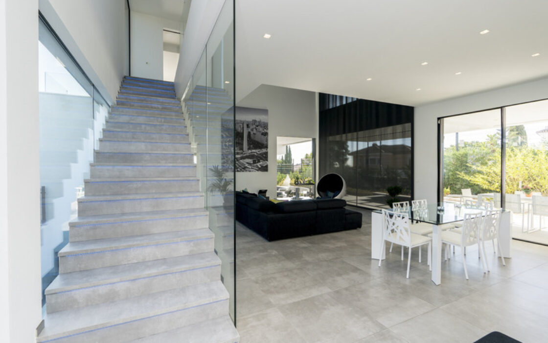 Вилла с 4 спальнями в Бель-Эре, новая, 200 кв.м, терраса