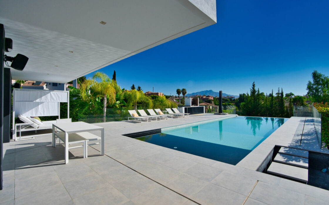 Вилла с 4 спальнями в Бель-Эре, новая, 200 кв.м, терраса