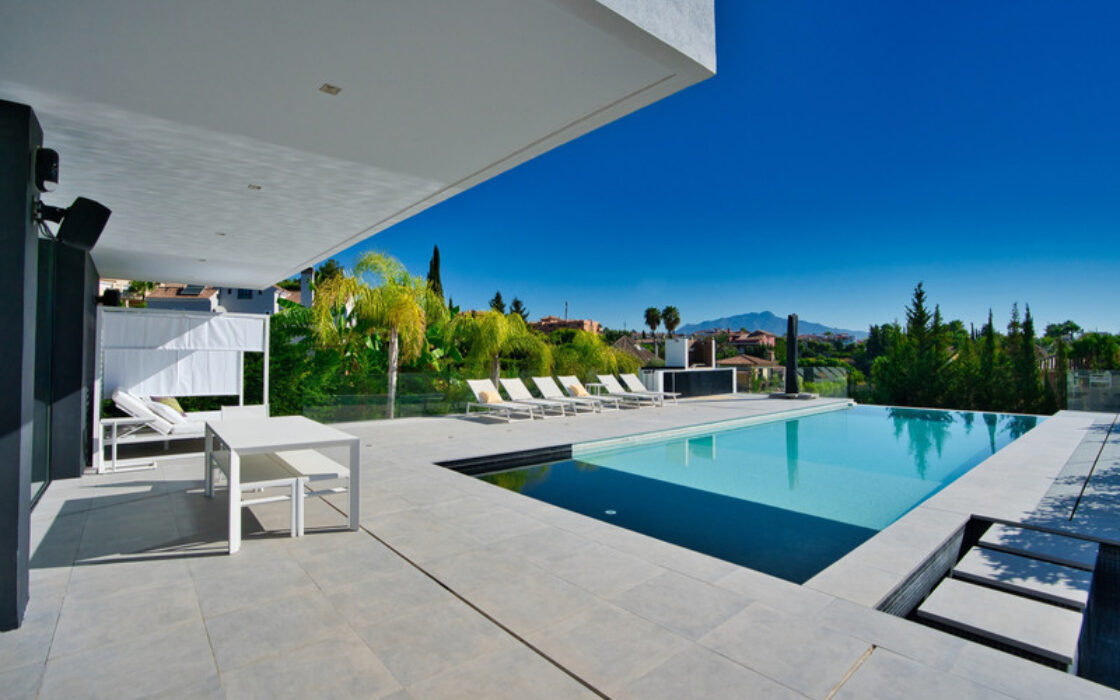 Вилла с 4 спальнями в Бель-Эре, новая, 200 кв.м, терраса