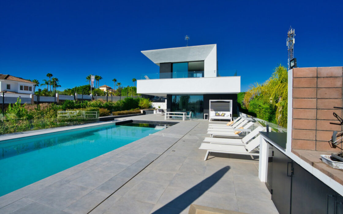 Вилла с 4 спальнями в Бель-Эре, новая, 200 кв.м, терраса