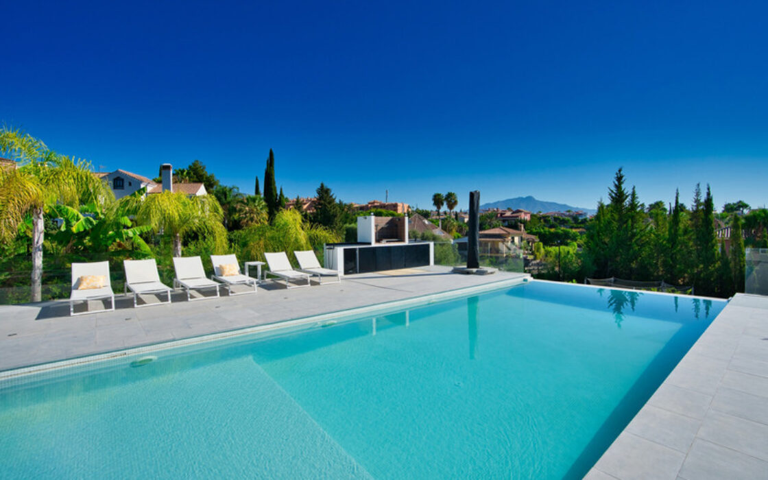 Вилла с 4 спальнями в Бель-Эре, новая, 200 кв.м, терраса