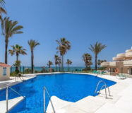 Апартаменти 77 кв.м на першій лінії пляжу в Естепоні