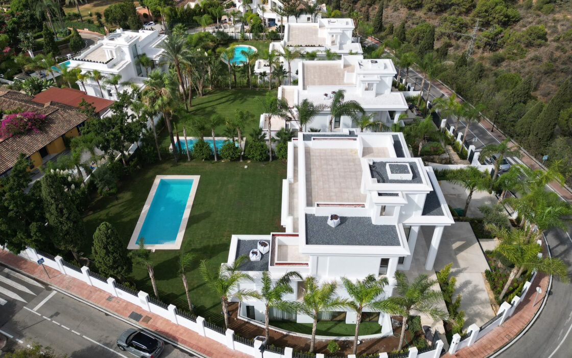 Просторные виллы на Золотой Миле с 6 спальнями и террасой