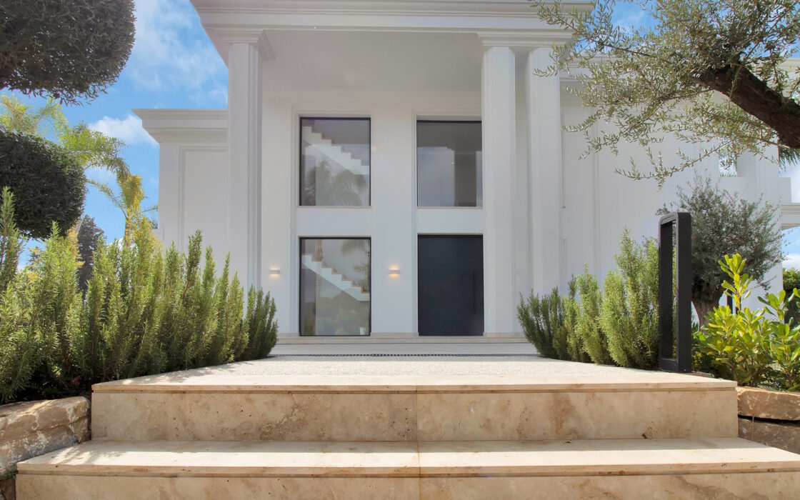 Просторные виллы на Золотой Миле с 6 спальнями и террасой