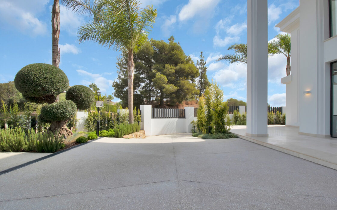 Просторные виллы на Золотой Миле с 6 спальнями и террасой