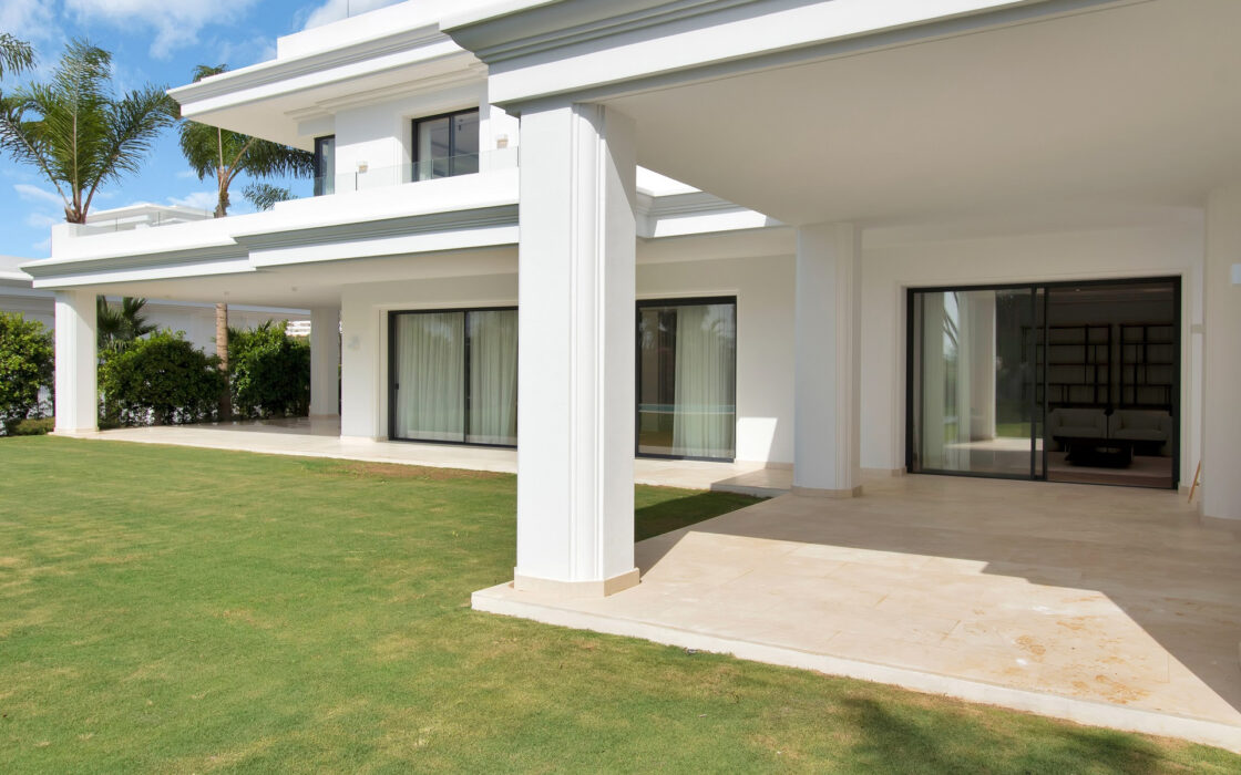 Просторные виллы на Золотой Миле с 6 спальнями и террасой