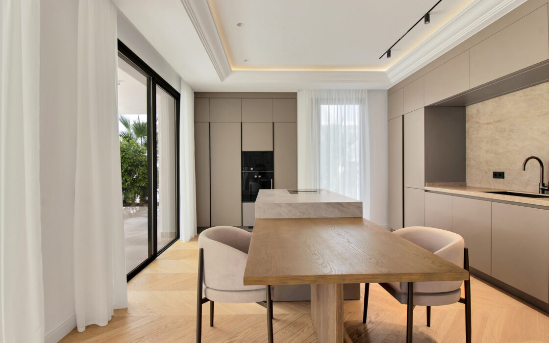 Просторные виллы на Золотой Миле с 6 спальнями и террасой