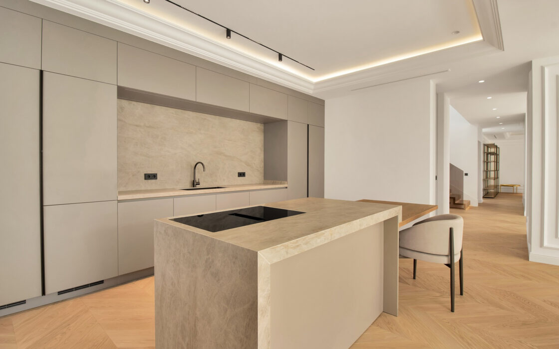 Просторные виллы на Золотой Миле с 6 спальнями и террасой