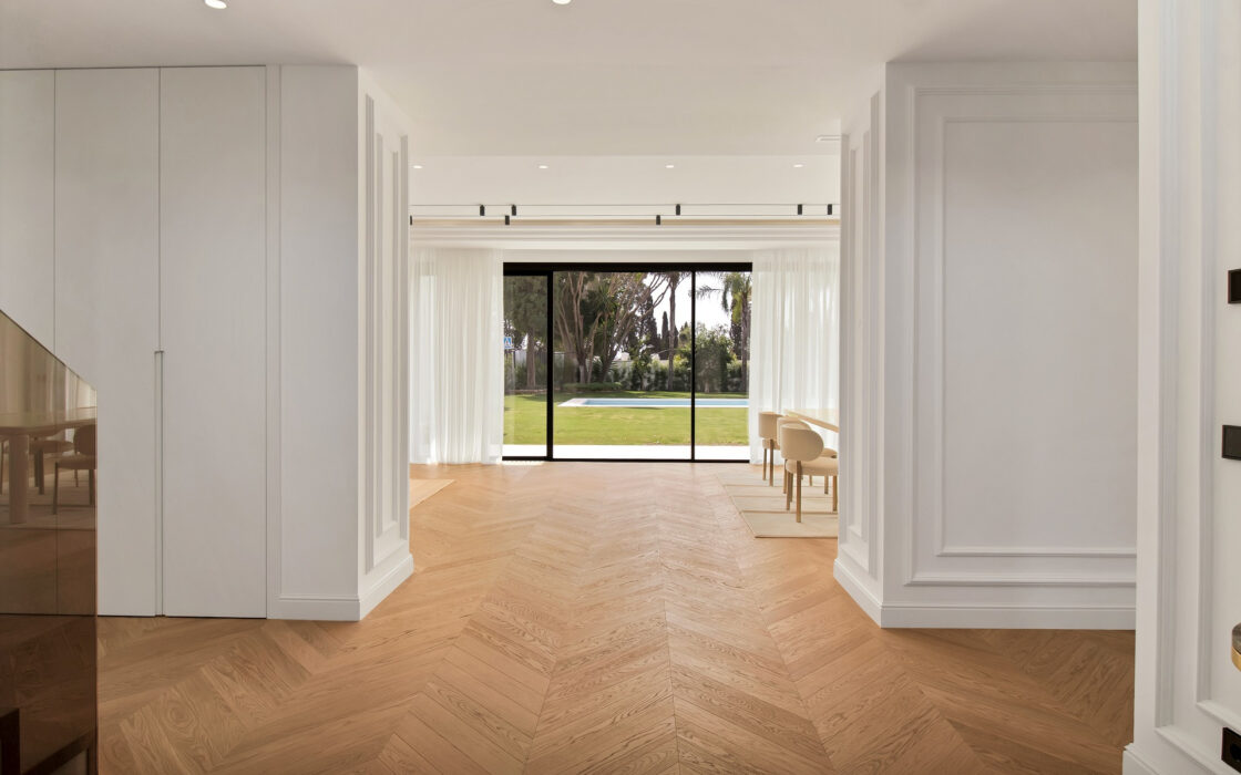 Просторные виллы на Золотой Миле с 6 спальнями и террасой