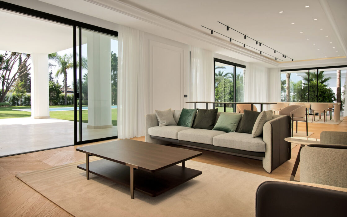 Просторные виллы на Золотой Миле с 6 спальнями и террасой