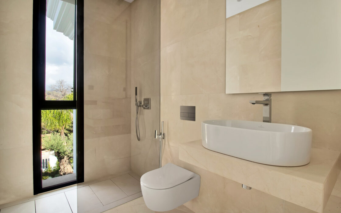 Просторные виллы на Золотой Миле с 6 спальнями и террасой