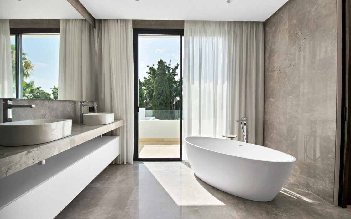 Просторные виллы на Золотой Миле с 6 спальнями и террасой